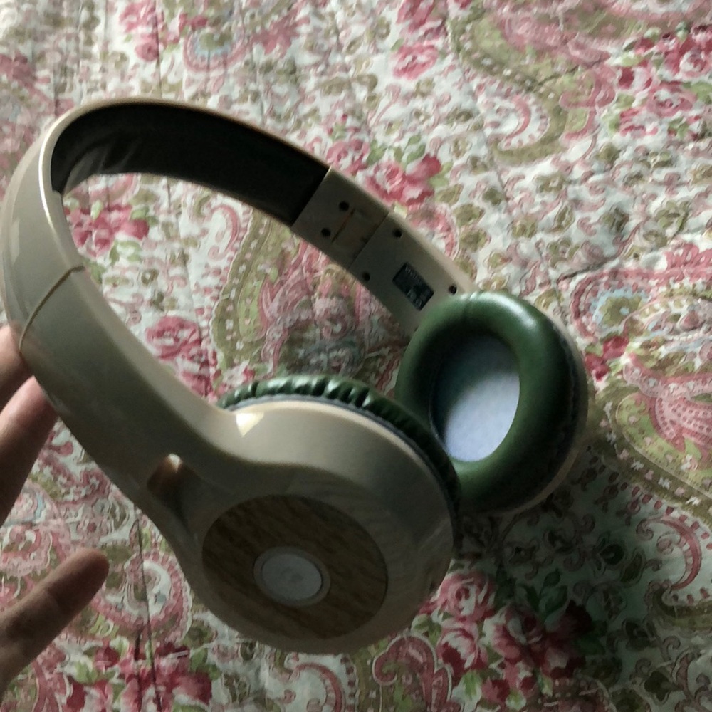 Bluetooth headphones
